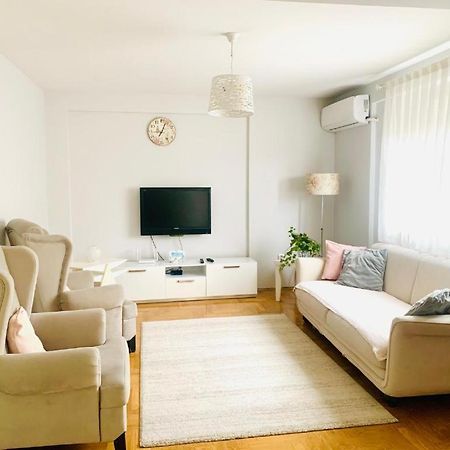 Cozy City Center Apartment Prizren Bagian luar foto