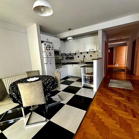 Cozy City Center Apartment Prizren Bagian luar foto