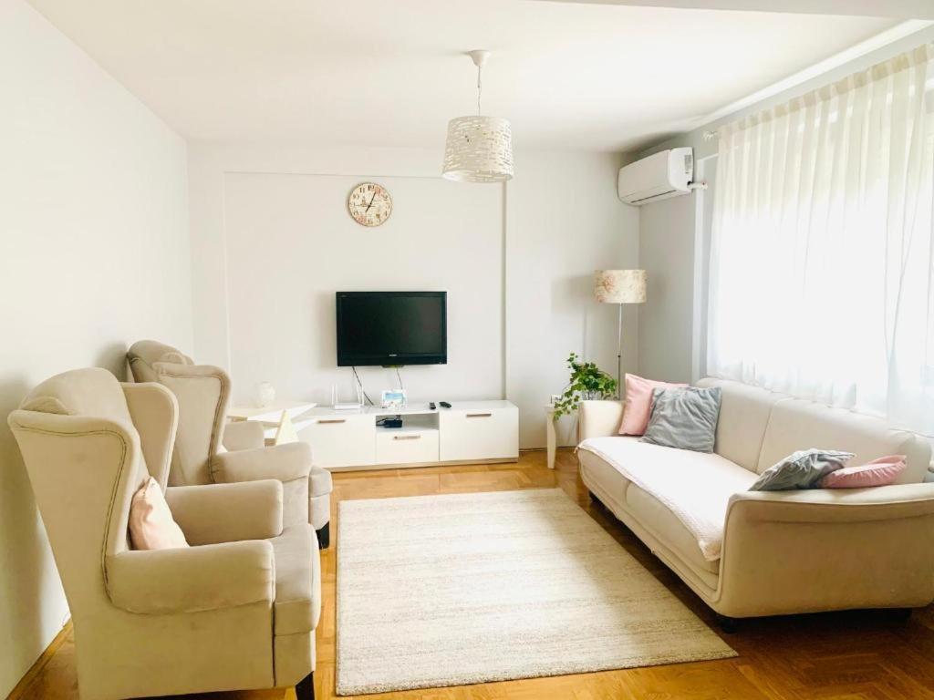Cozy City Center Apartment Prizren Bagian luar foto