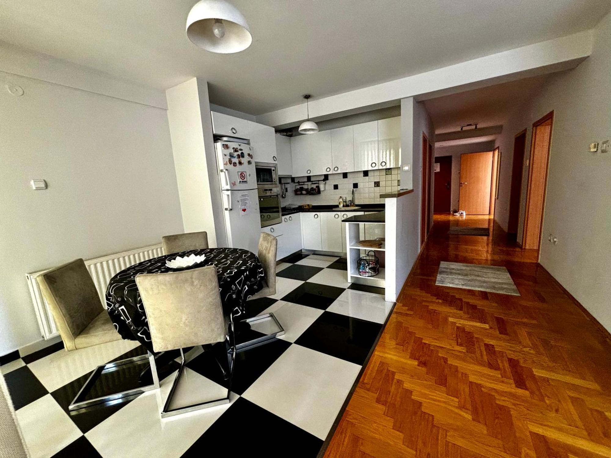Cozy City Center Apartment Prizren Bagian luar foto